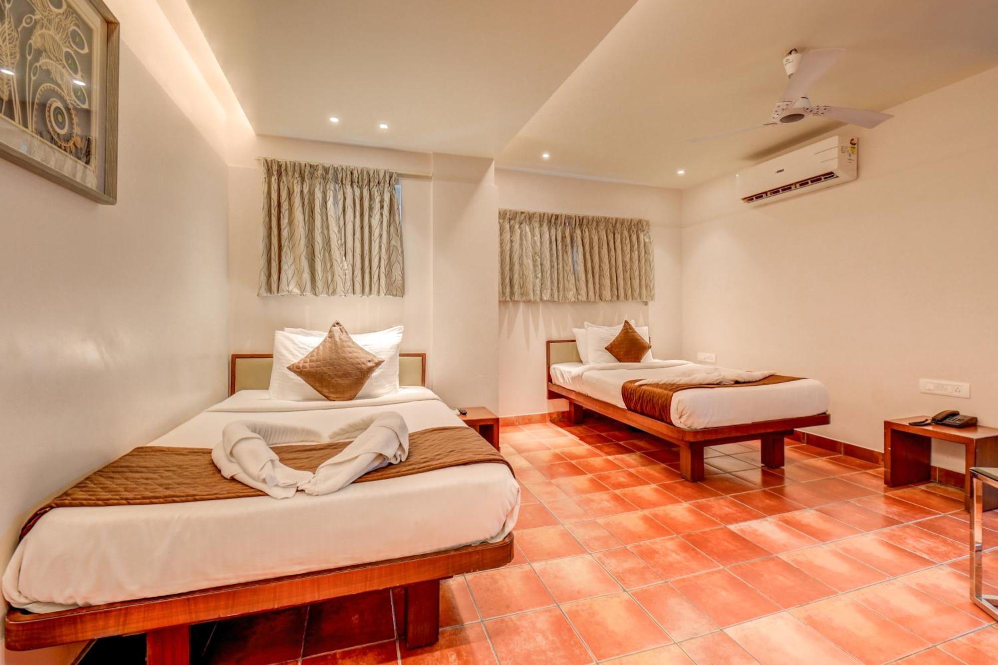 Hotel J N Stay Mysore - 12 Minutes To Mysore Palace Extérieur photo